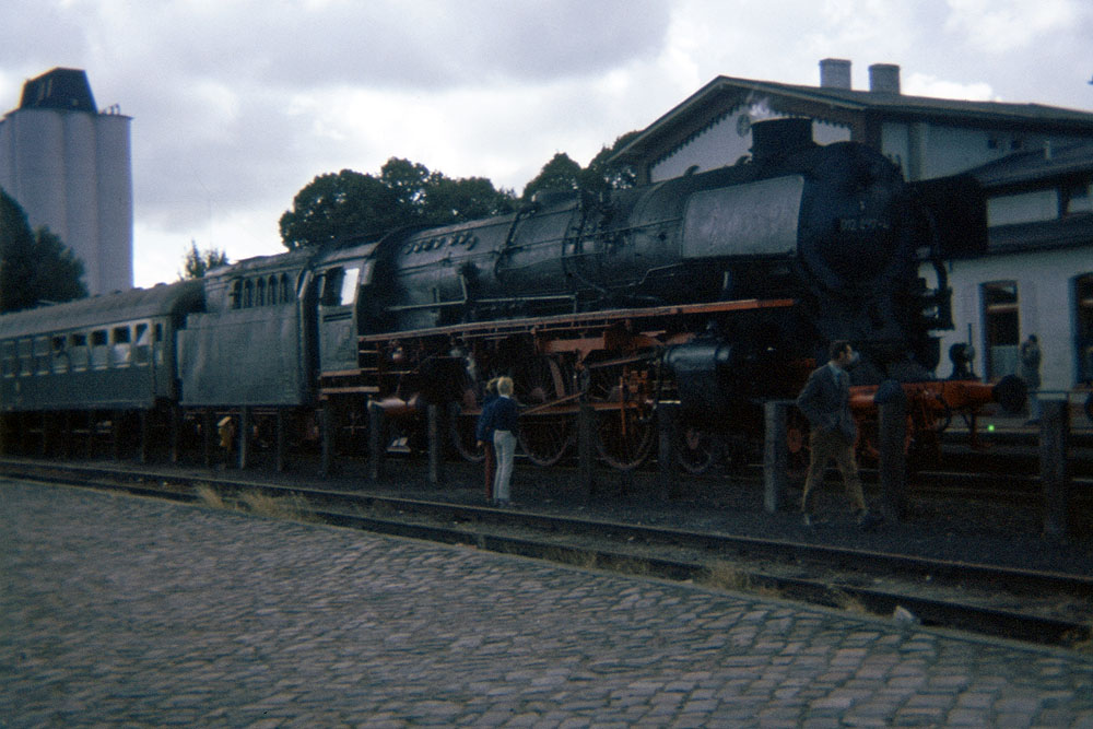 https://www.eisenbahnfotograf.de/datei/September 1972/0010108 DB 012077 Lueneburg 23.9.1972.jpg